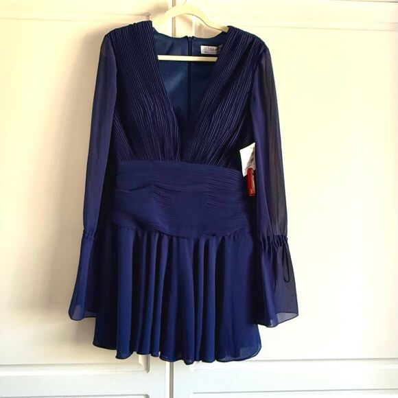 NWT Ieena for Mac Duggal  Pleated Bell Sleeve Chiffon Cocktail Mini Dress, Size - Picture 5 of 13